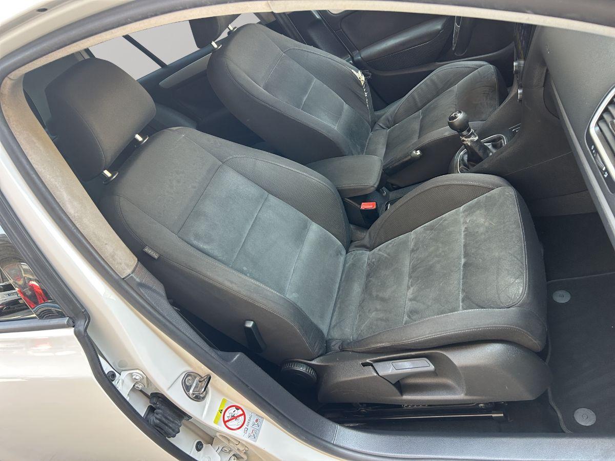 VOLKSWAGEN - Golf - 1.6 TDI DPF 5p. Highline