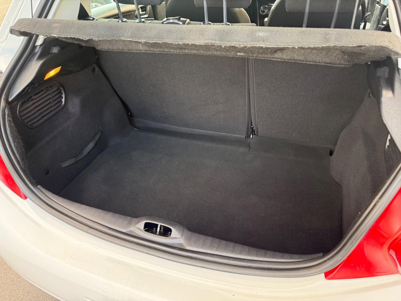 Peugeot 208 1.2benzina 5 porte - 2013