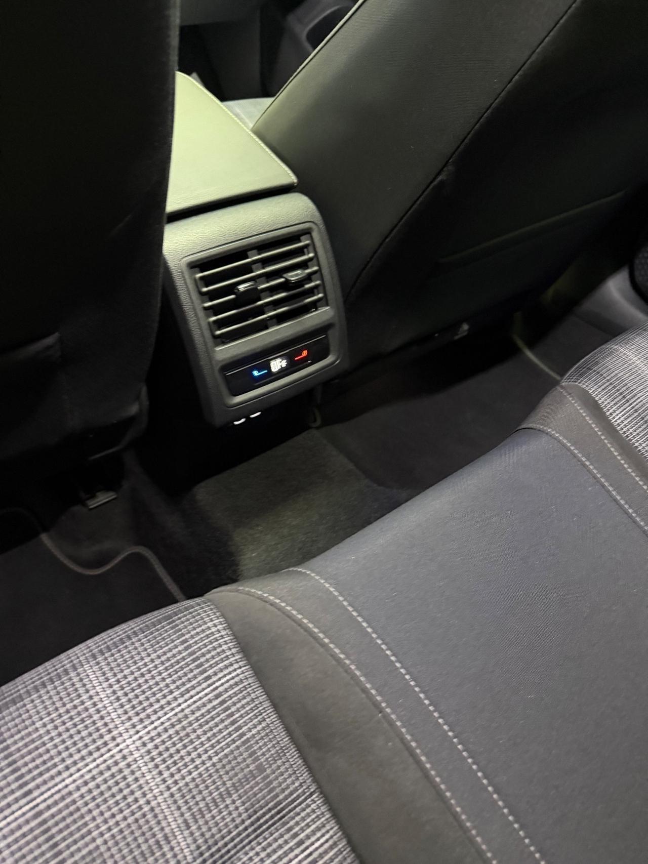 Volkswagen Golf 2.0 TDI DSG GTD 200CV 11/2023 KM 22.000