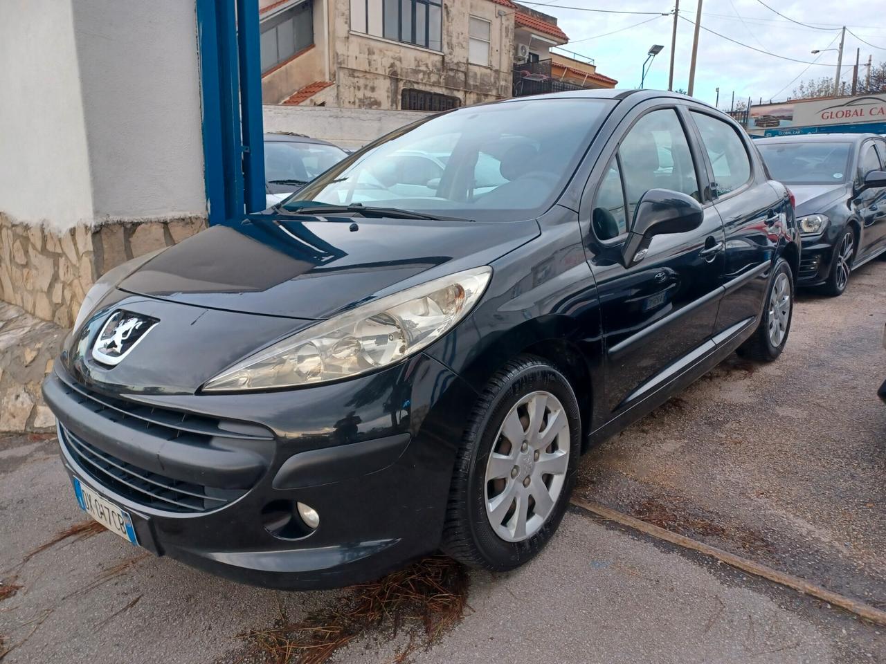 Peugeot 207 5 porte GPL DELLA CASA ANNO 2010