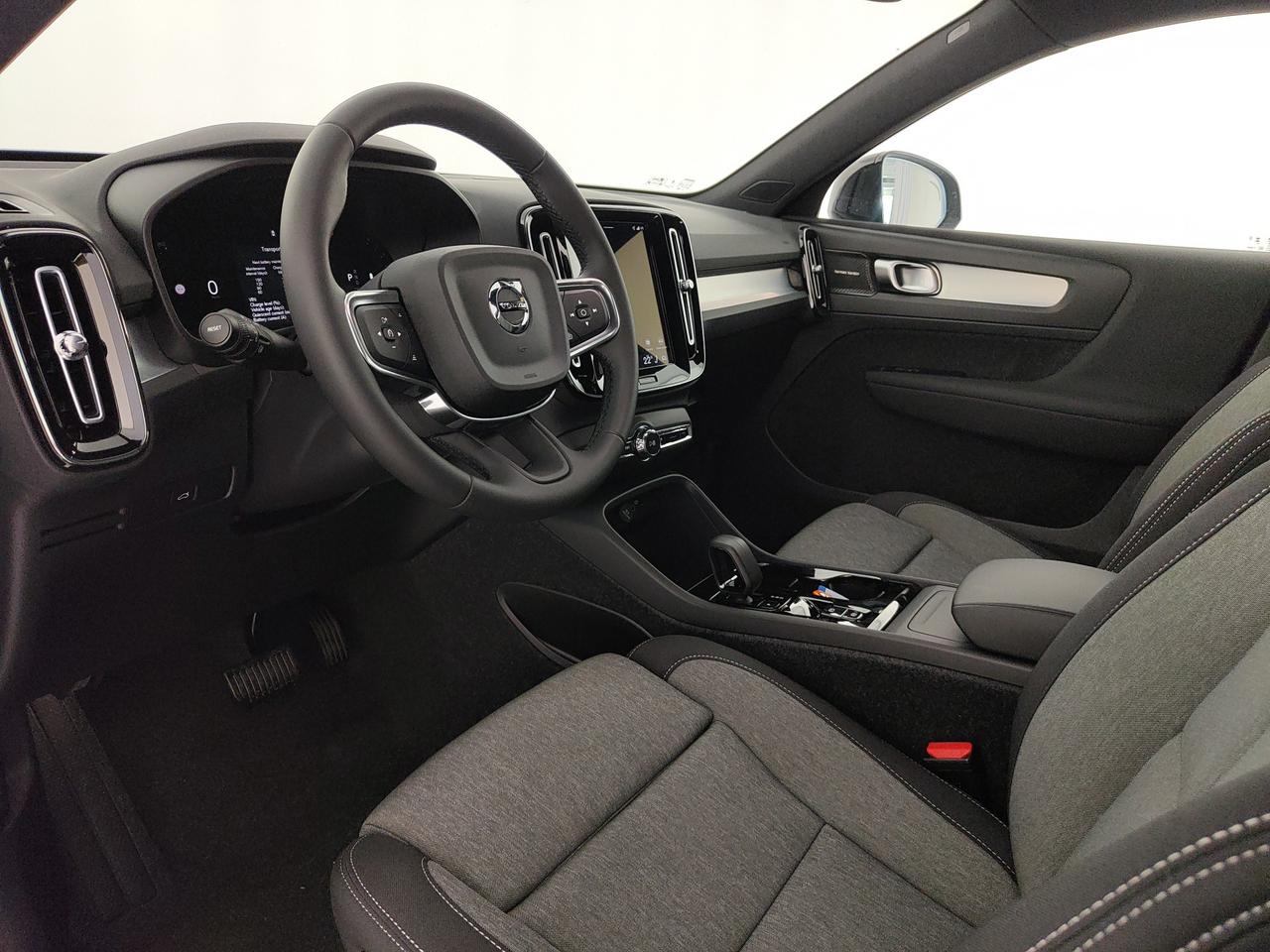 VOLVO XC40 2.0 b3 Plus Dark auto