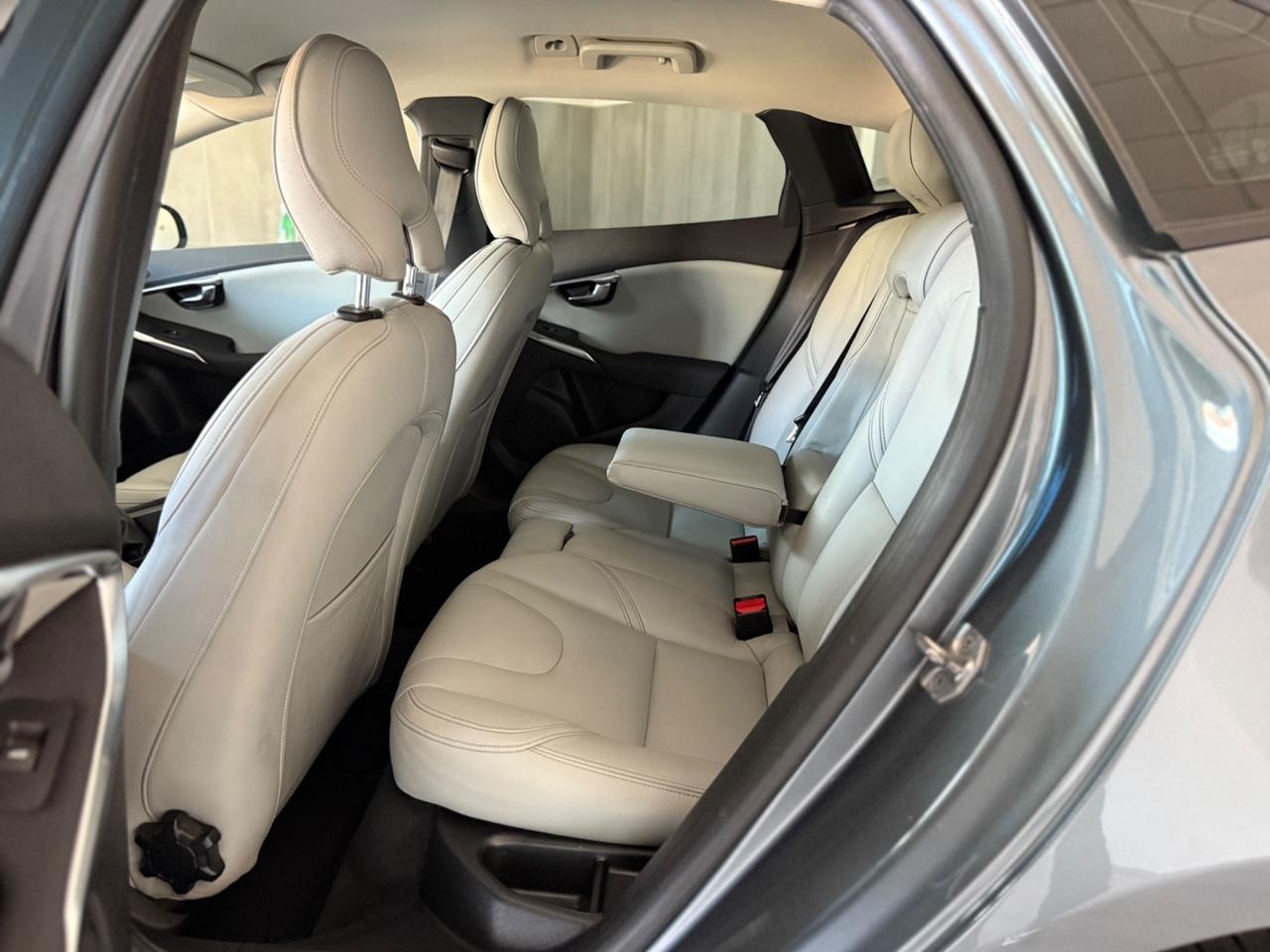 Volvo V40 D2 Geartronic R-design Kinetic
