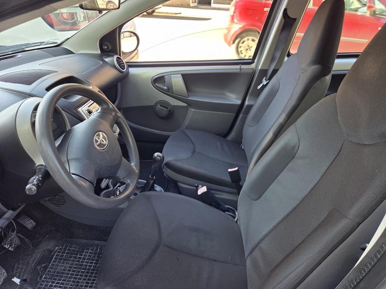 toyota aygo 1.0 benz. UNICO PROPRIETARIO 99.000 Km