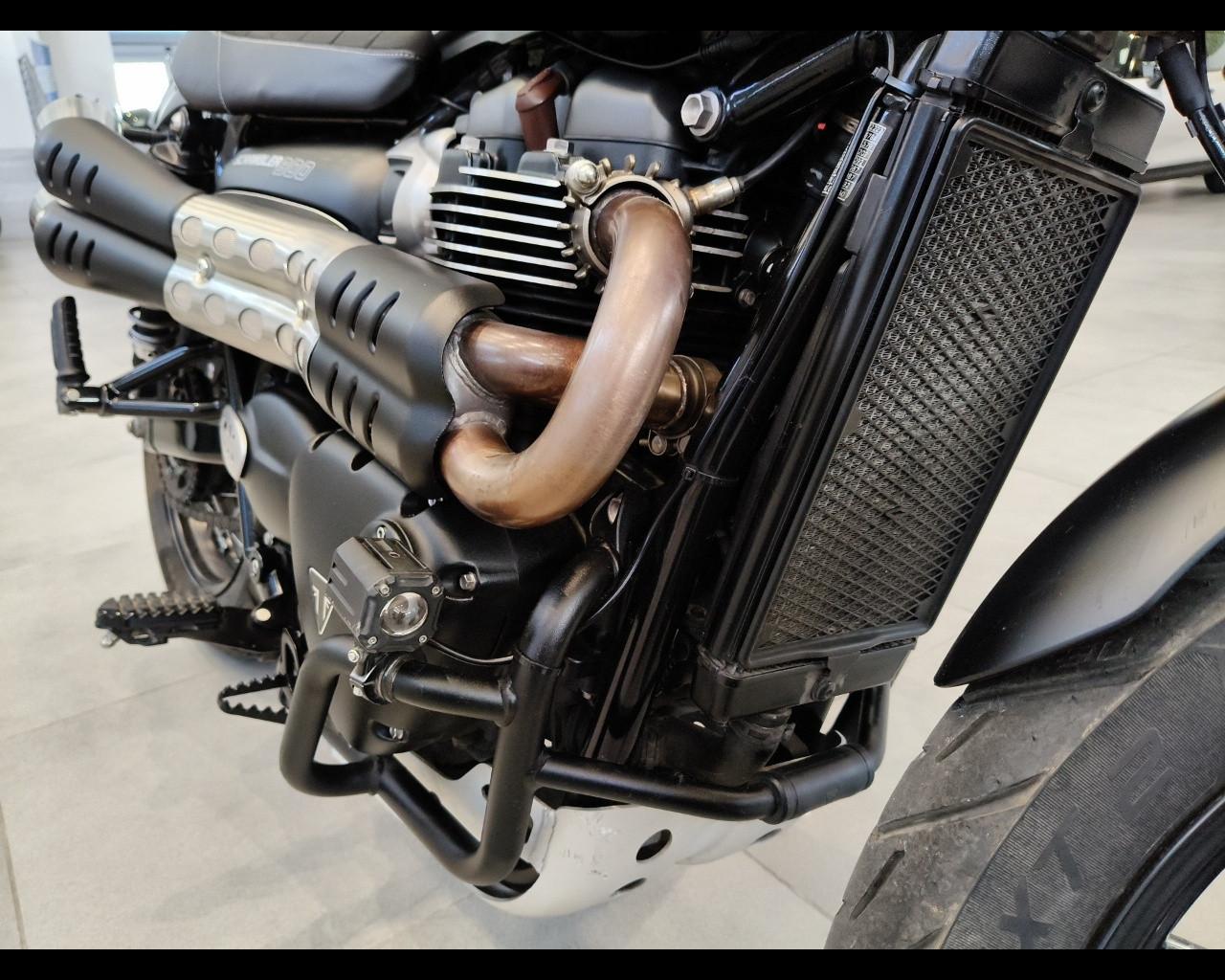 TRIUMPH Scrambler 900 - Chrome Edition