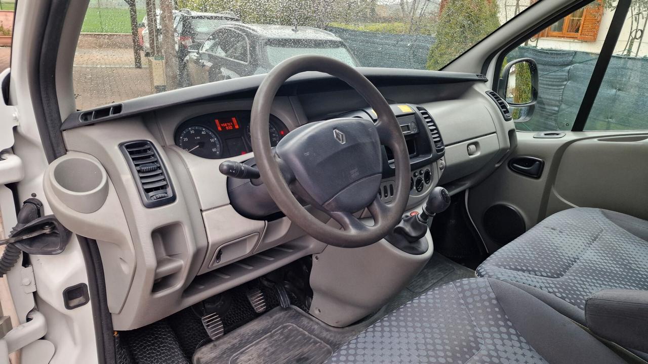 RENAULT TRAFIC