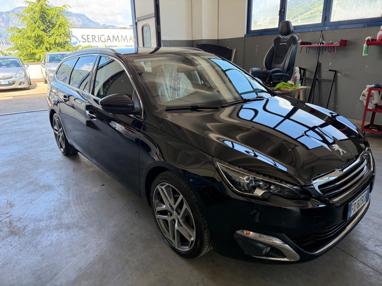 Peugeot 308 BlueHDi 150 S&S EAT6 SW Allure