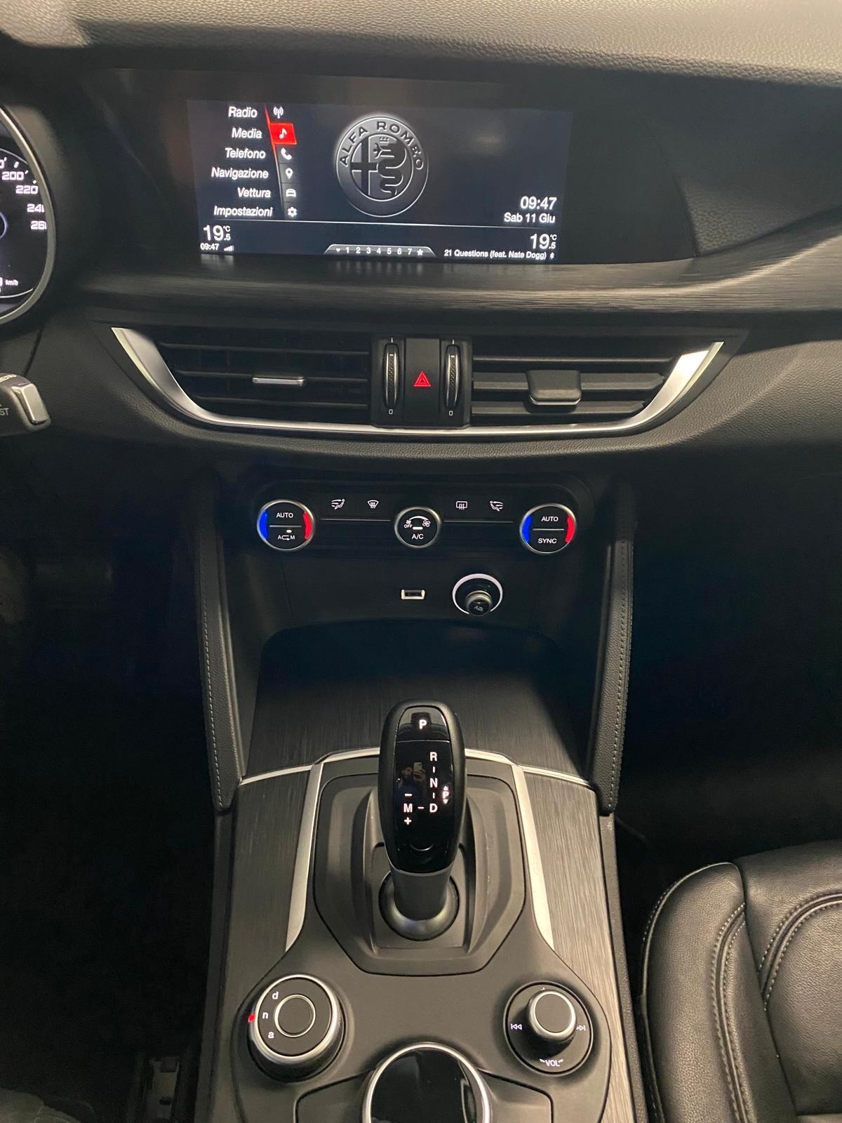 Alfa Romeo Stelvio 2.2 Turbodiesel 180 CV AT8 RWD Business