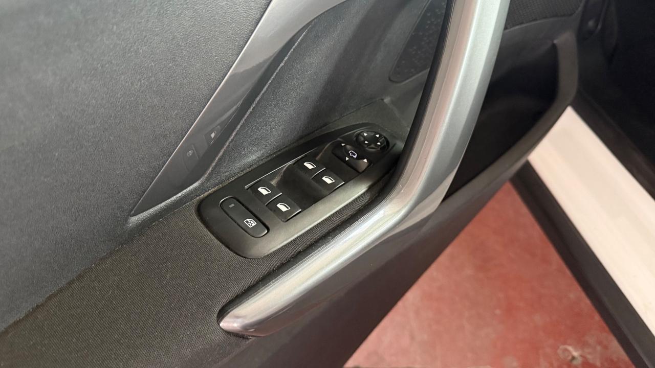 Peugeot 2008 BlueHDi 100 Black Matt