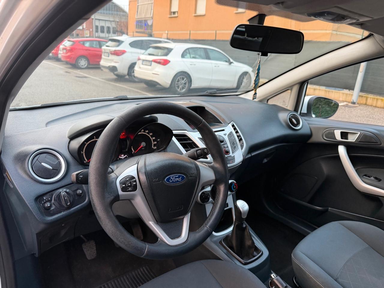 Ford Fiesta 1.4 tdci - NEOPATENTATI - 12 MESI DI GARANZIA -