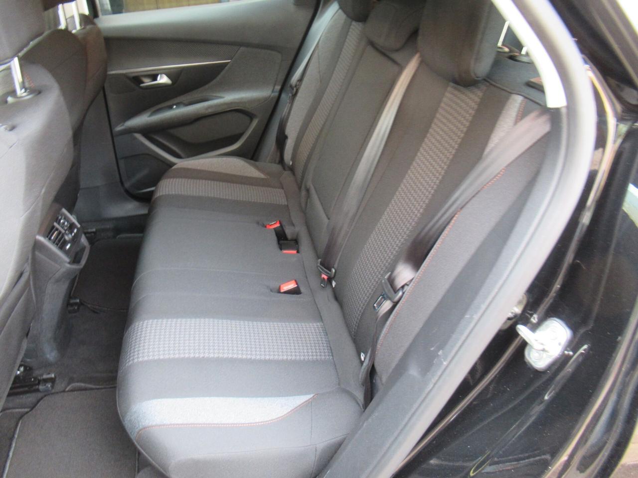 Peugeot 3008 BlueHDi 130 S&S Business