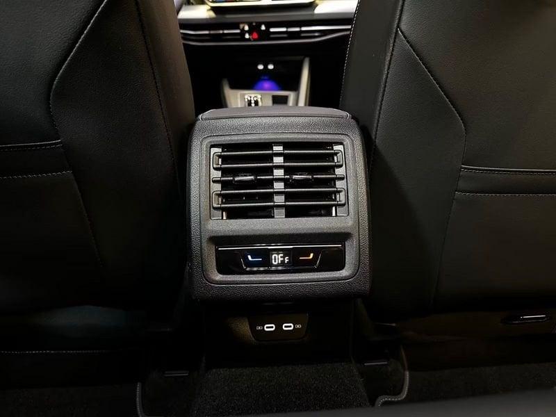 Volkswagen Golf 8.5 1.5 eTSI 115 CV DSG GOAL LED CAMERA 16" Carplay