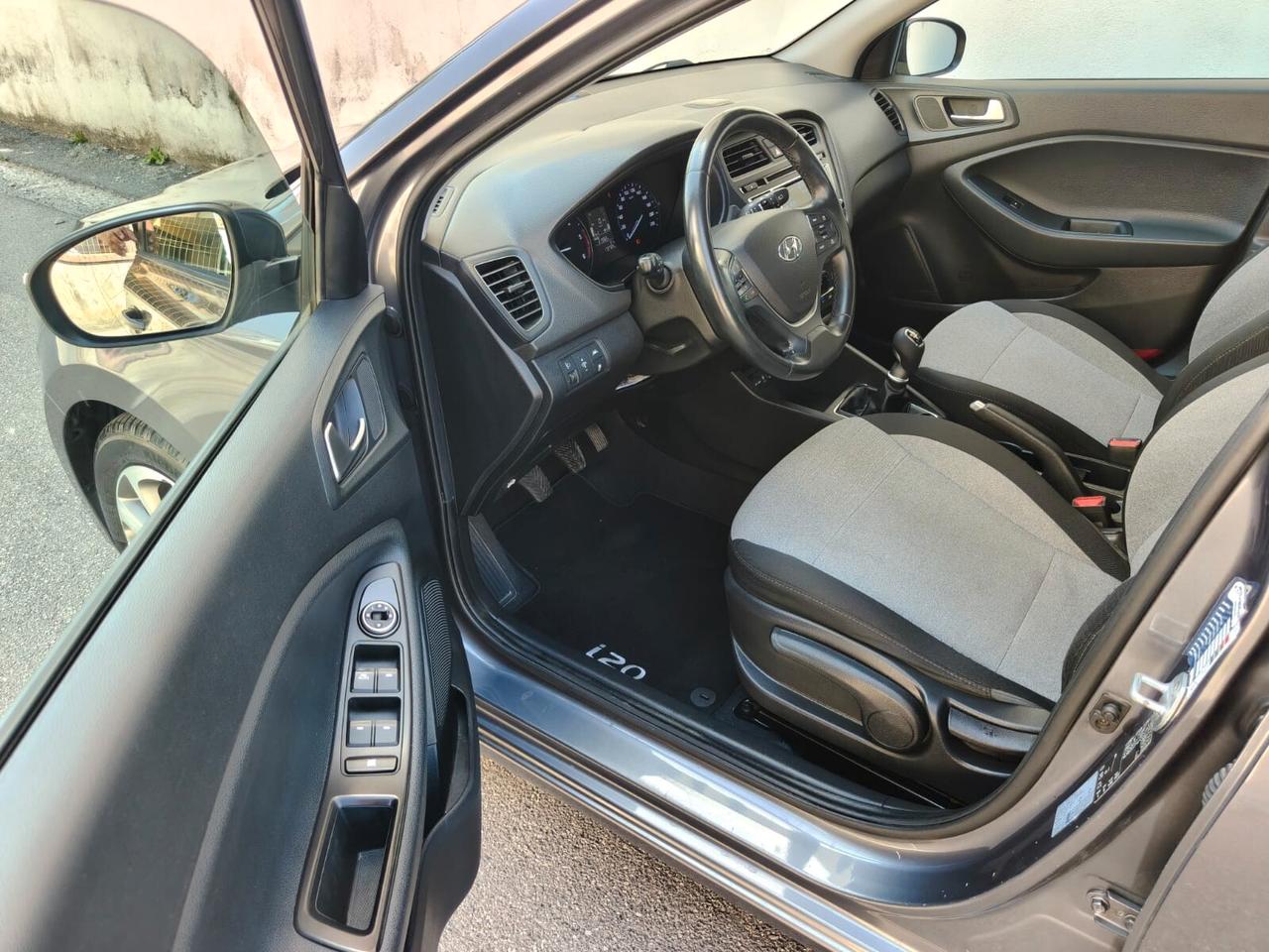 HYUNDAI I20 1.1 CRDI Comfort - 2016
