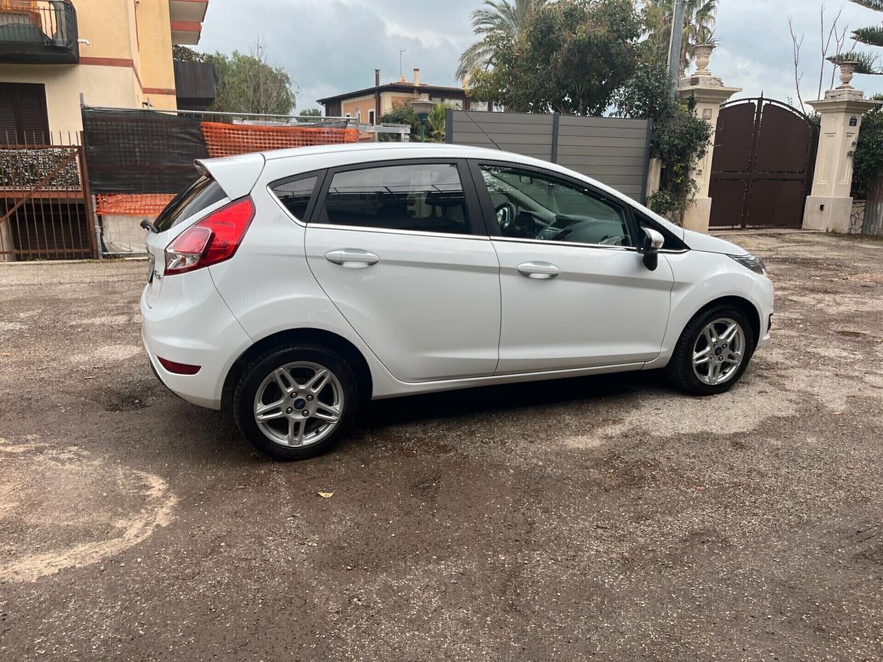 Ford Fiesta 1.4 5p. Bz.- GPL Titanium Garantita