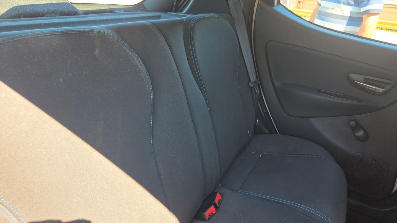 LANCIA YPSILON PLATINUM – UNICO PROPRIETARIO – 88.000 KM CERTIFICATI – € 6.190