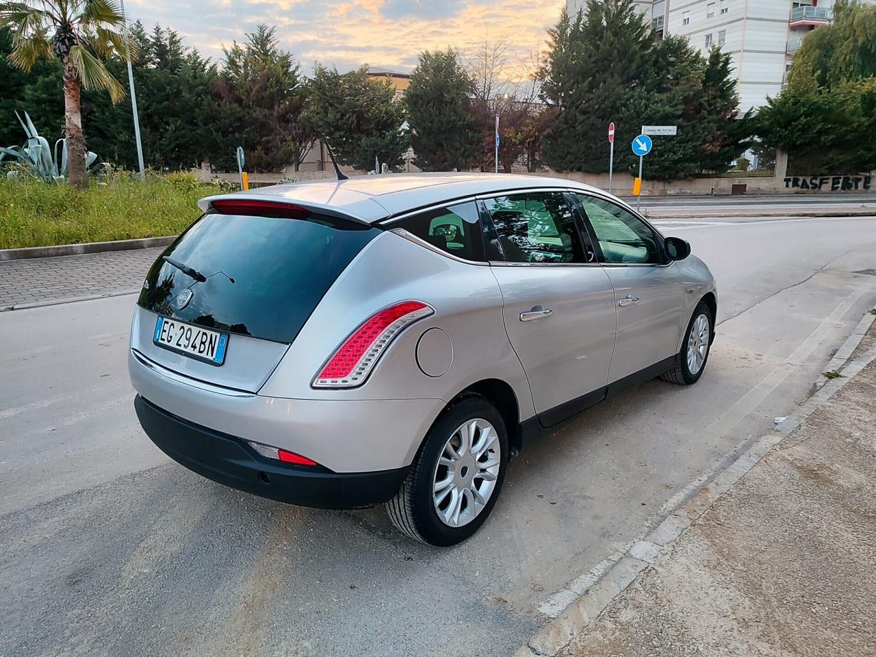 Lancia Delta 1.6 MJT DPF 2011!!