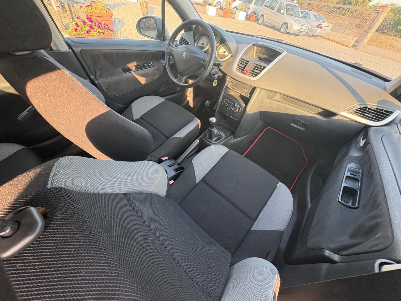 Peugeot 207 1.4 8V 75CV 5p. X Line