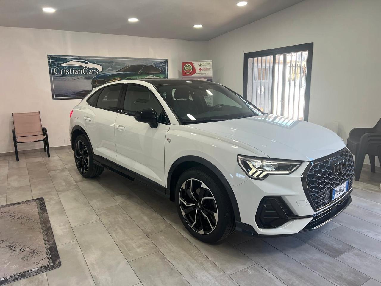 Audi Q3 35 TDI Identity Black