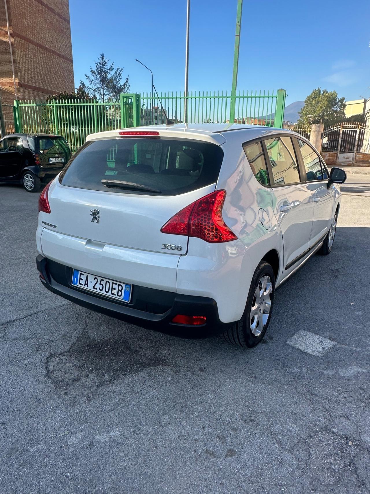 Peugeot 3008 1.6 HDi 110CV cambio robotizzato Business