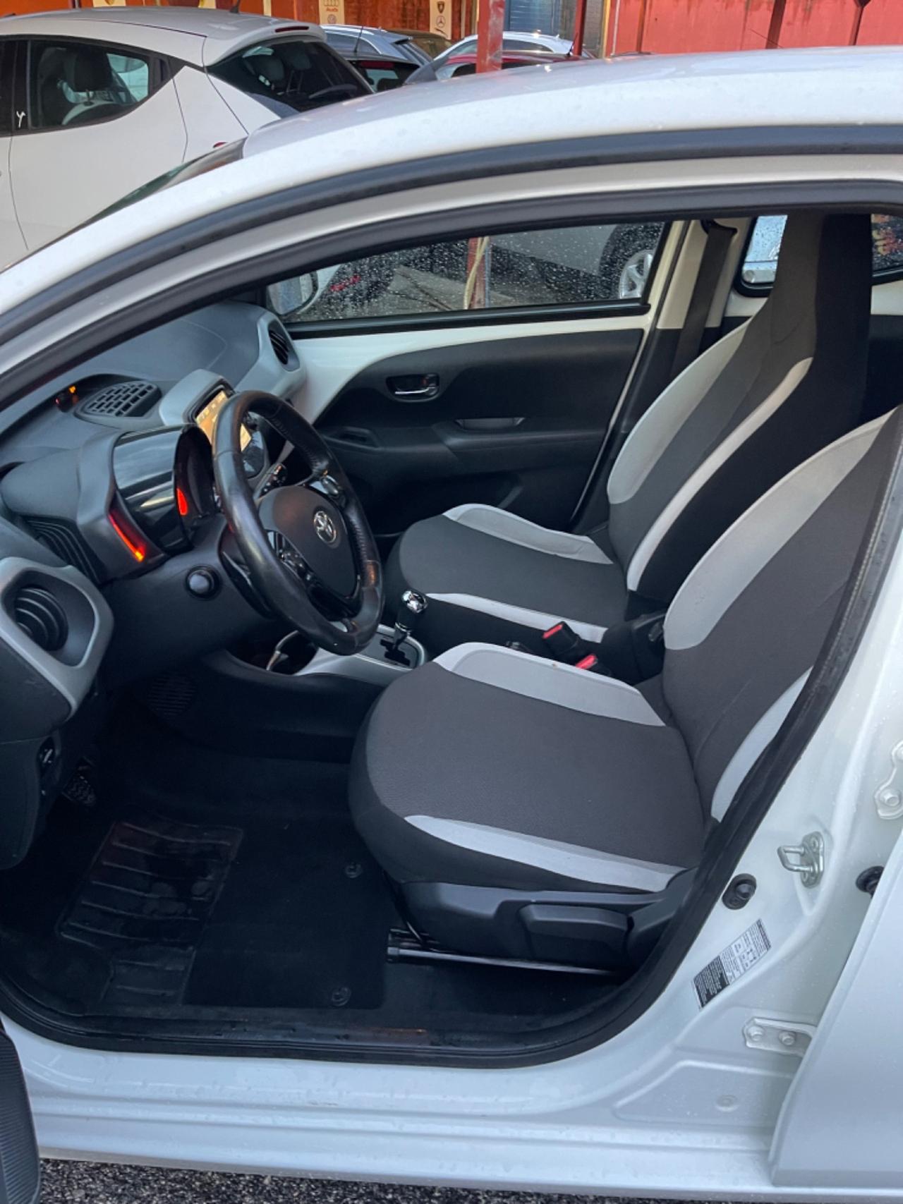 Aygo 1.0 VVT-i 72 CV-unipro-automatica-neopatentati