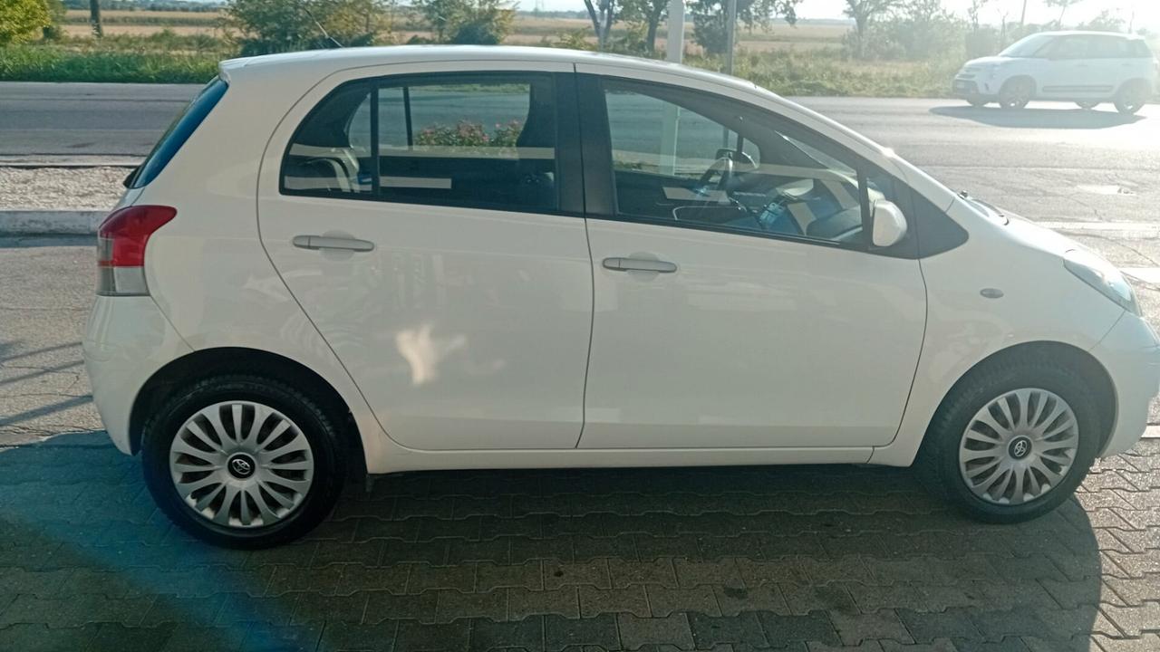 Toyota Yaris 1.0 5 porte Sol