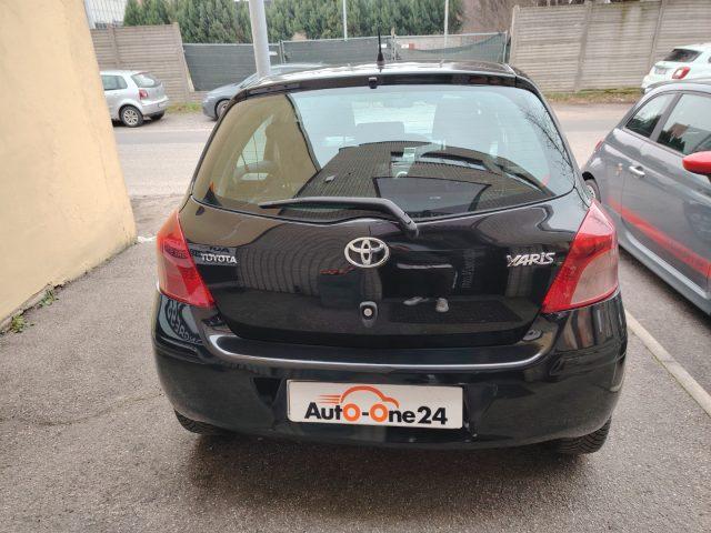 TOYOTA Yaris 1.3 5 porte Navi NEOPATENTATI