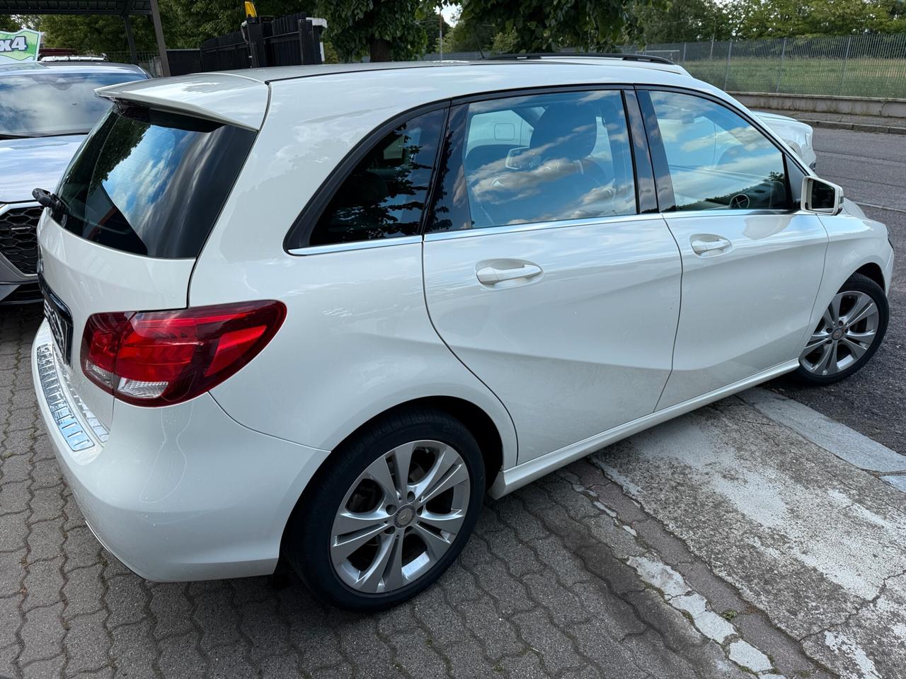 Mercedes-benz B 180 B 180 d Automatic Premium