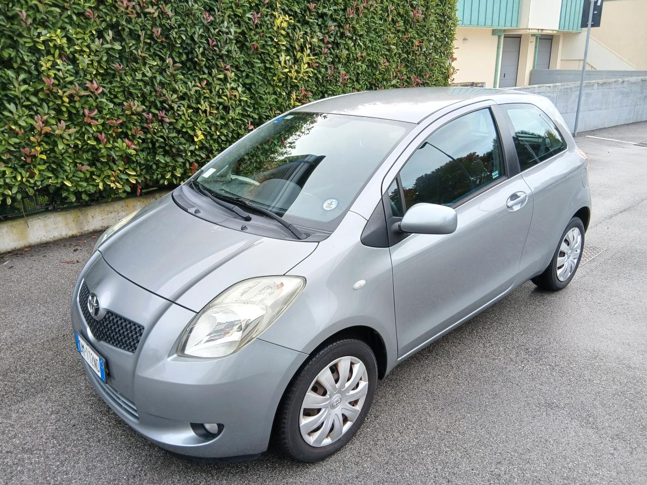 Toyota Yaris 1.3 3 porte M-MT Sol con navigatore