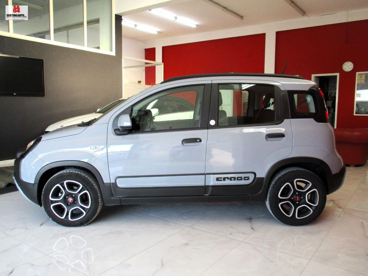 FIAT Panda 1.0 S&S Hybrid cross Launch Ed.KM45000