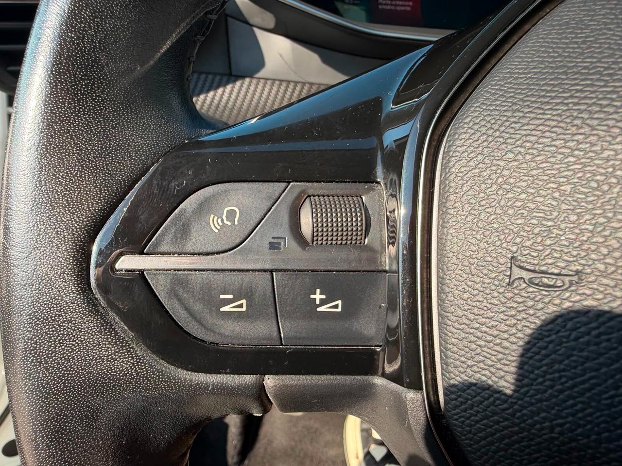 Peugeot 2008 PureTech 100 S&S Allure