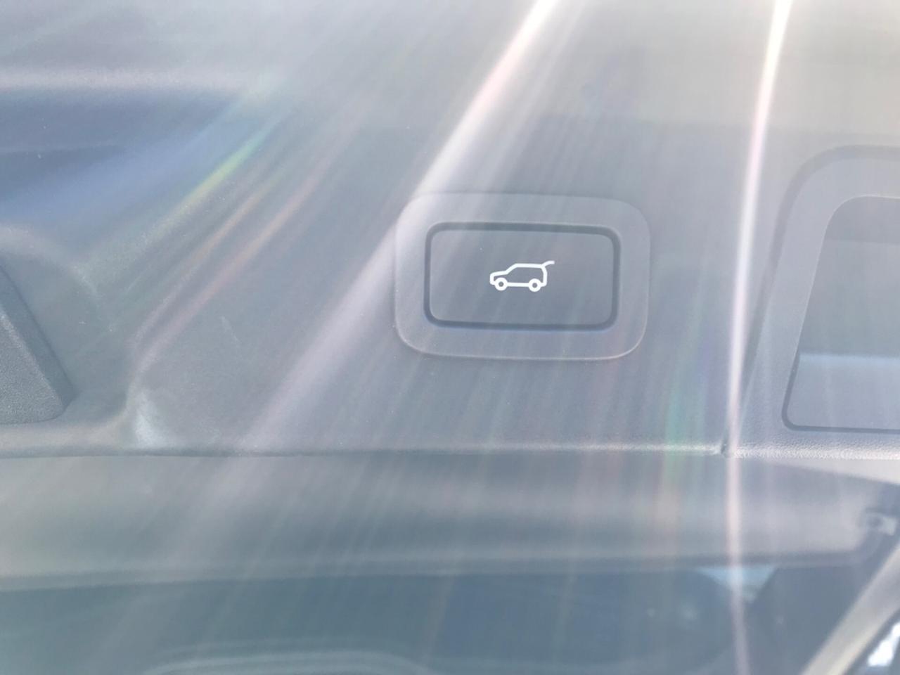 Land Rover Range Rover Velar 3.0 V6 SD6 300 CV R-Dynamic SE. Garanzia ufficiale Land Rover
