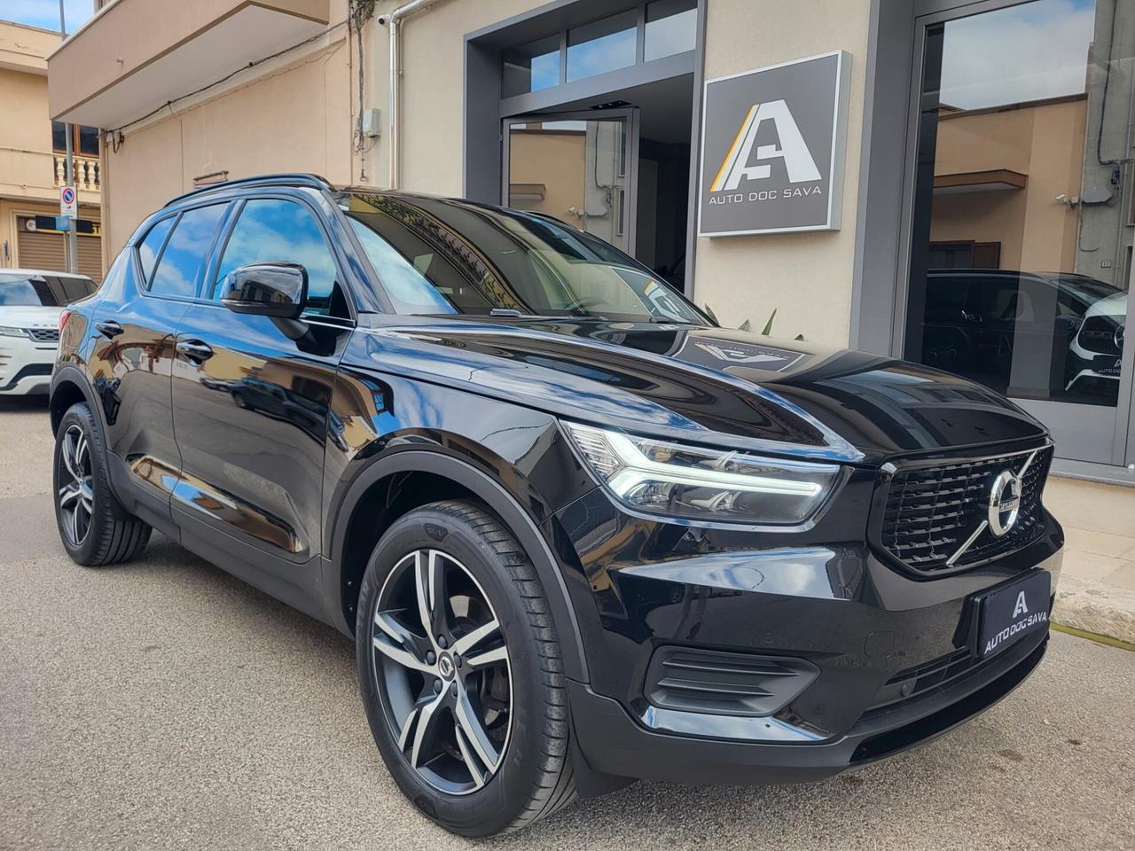 Volvo XC40 D3 Geartronic R-Design Retroc. Cerchi 19 Full Led...