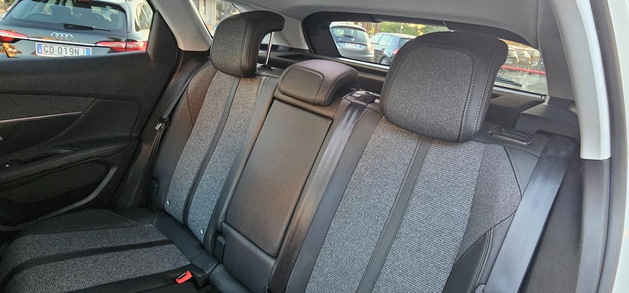 Peugeot 3008 BlueHDi 130 S&S EAT8 Crossway