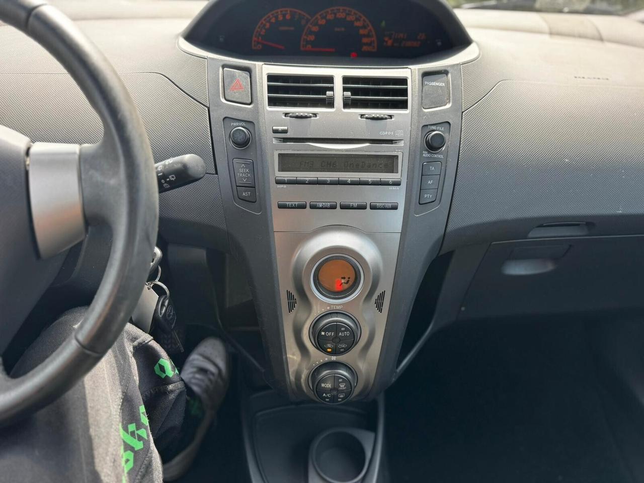 Toyota Yaris 1.0 5 porte Sol