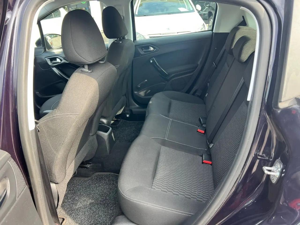 PEUGEOT 208 1,4 HDI-UNICA PROPRIETAR-4 REVISIONI
