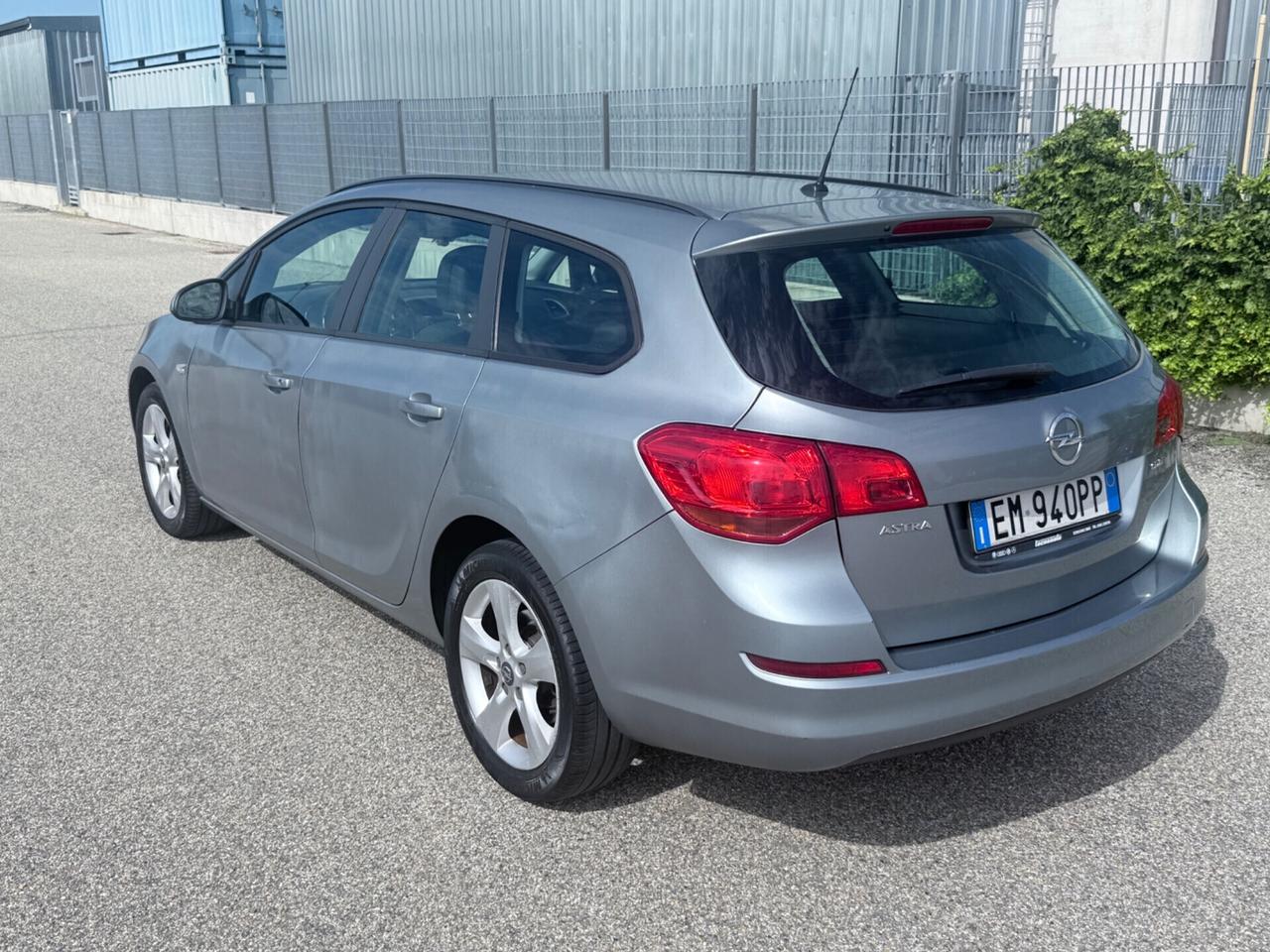 Opel Astra 1.7 CDTI 110CV Sports Tourer Cosmo
