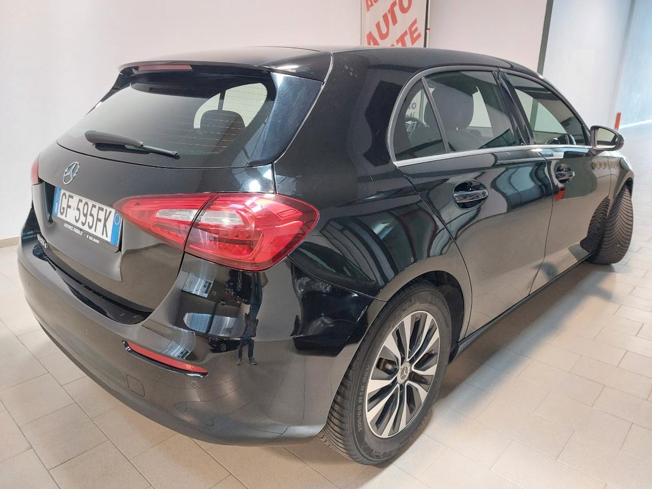 Mercedes A 180 D Business 8G-DCT