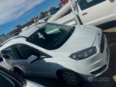 Ford 4 posti autocarro 1.5 tdci anno 2017