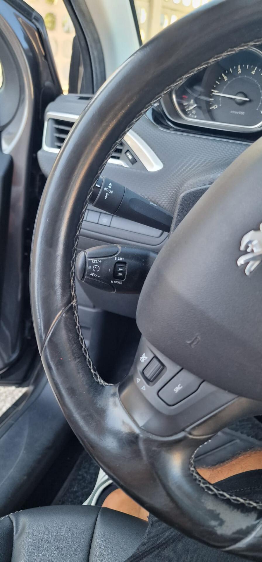 Peugeot 2008 1.2 Benz Black Matt 2015 CRONO CASA MADRE