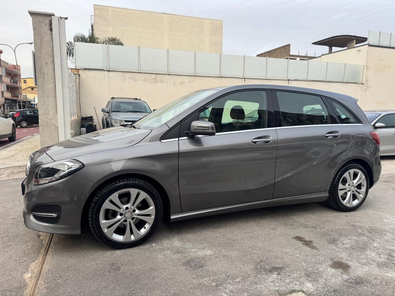 Mercedes-benz B180 1.5 DIESEL 109CV PREMIUM 11/2015