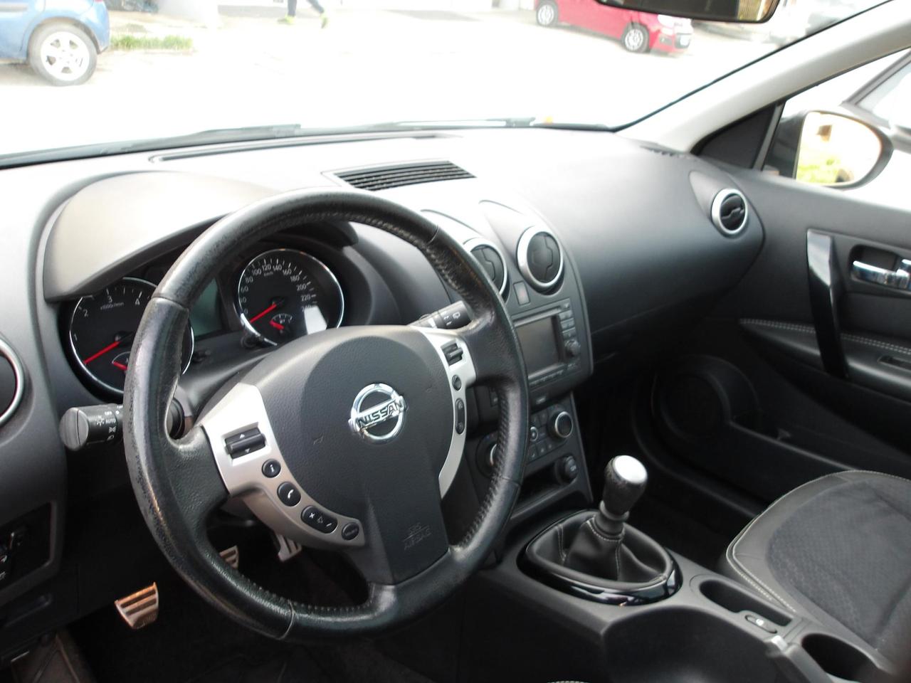 Nissan Qashqai 1.5 dci Tekna Dpf FL *TETTO PANORAMICO * GANCIO DI TRAINO *