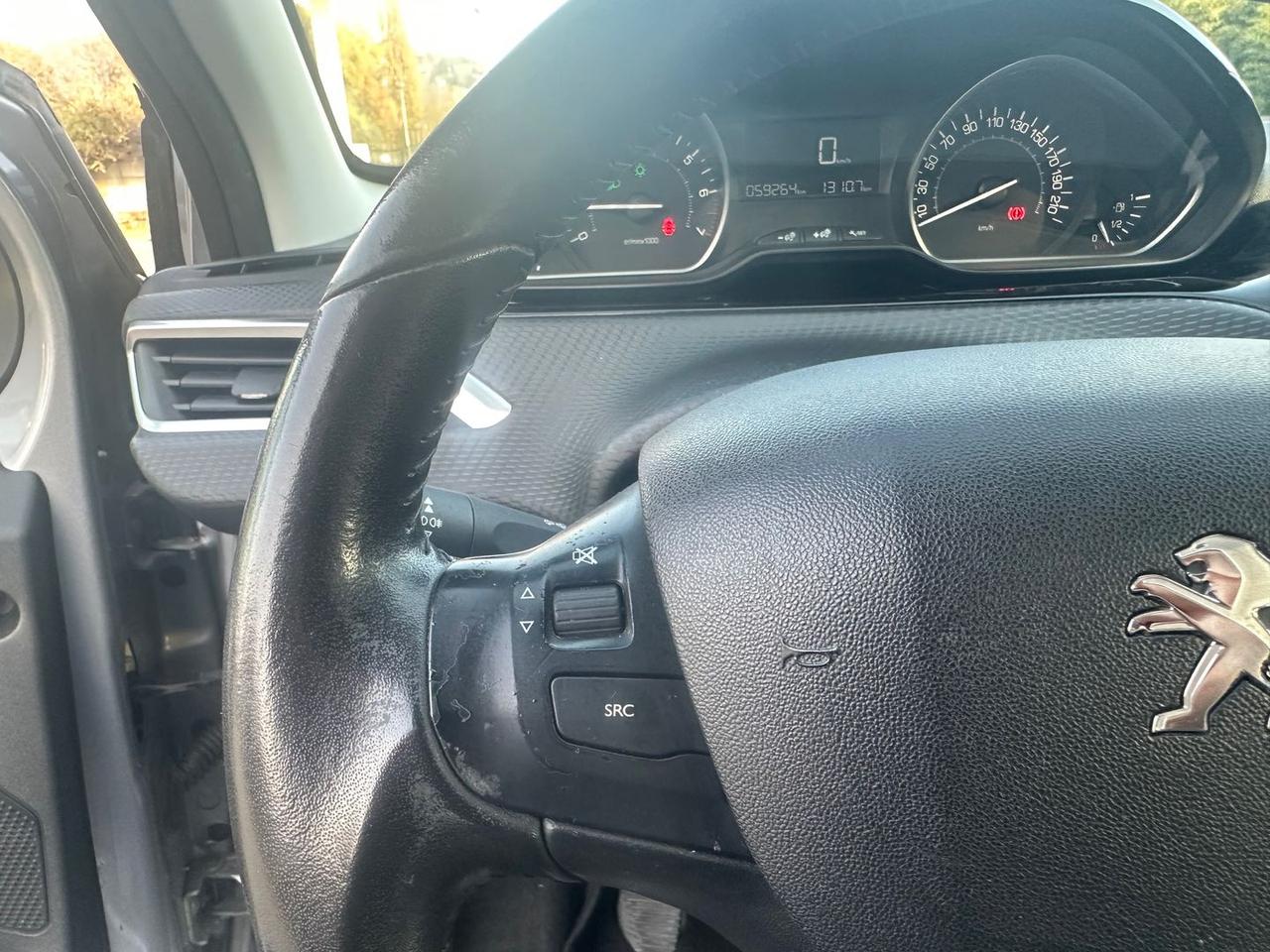 Peugeot 2008 Allure 1.2 PureTech 82 #7847