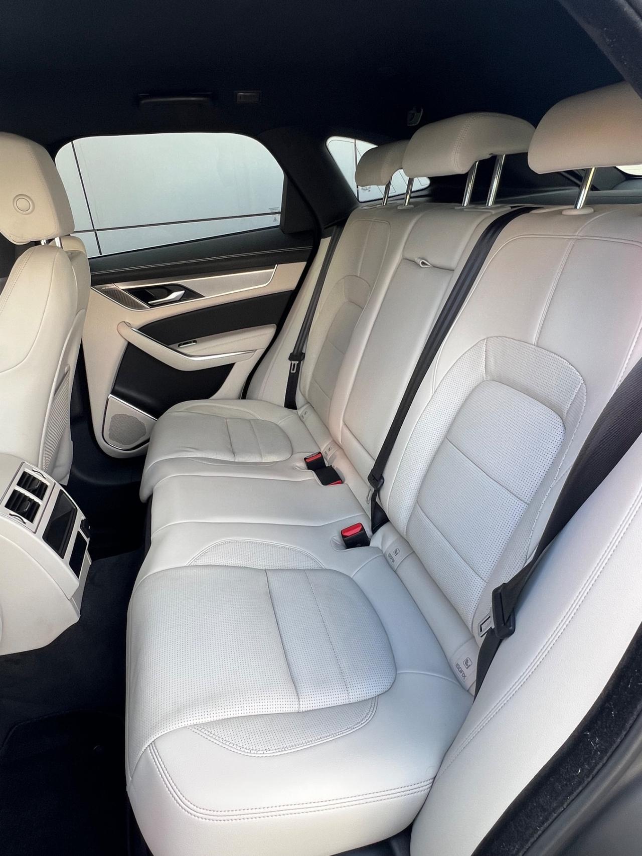 Jaguar F-Pace R-Dynamic S possibilità noleggio no scoring