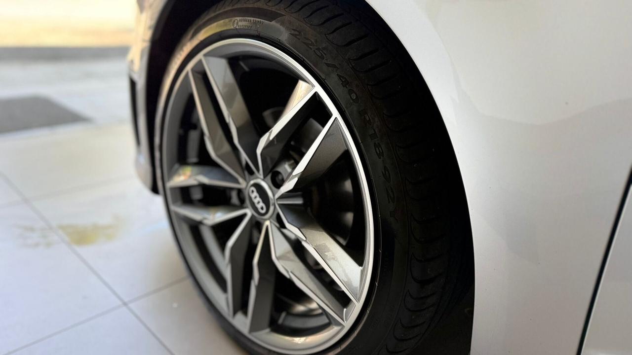 Audi A3 S-Line 1.6 TDI clean diesel S tronic Attraction