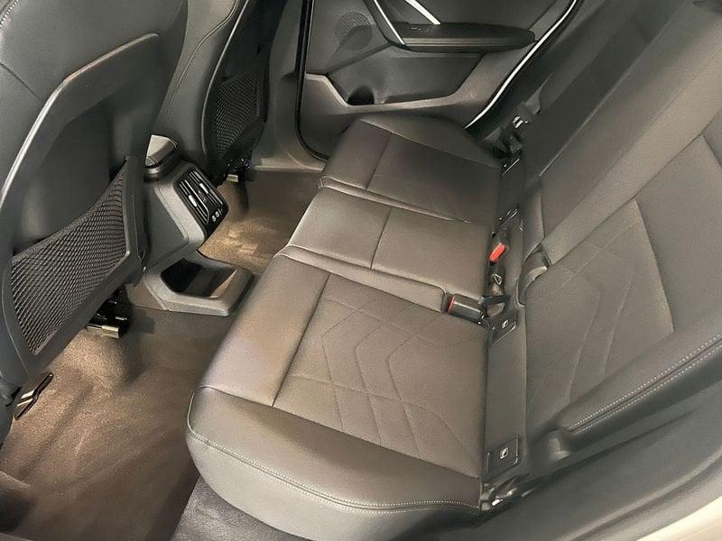 BMW X1 U11 sdrive18d X-Line auto