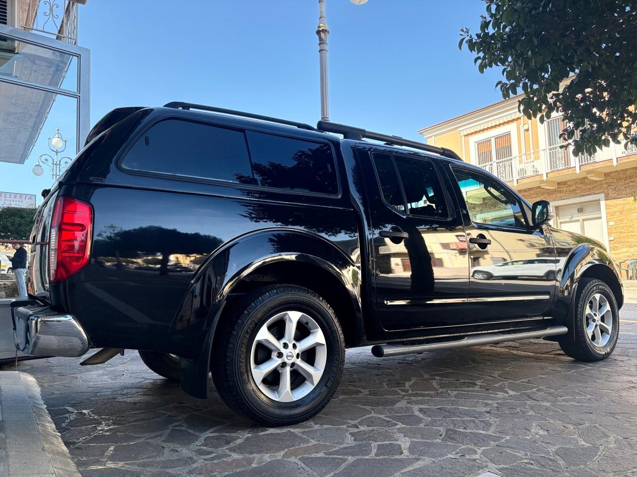 Nissan Navara 2.5 dCi Double Cab PICK UP HARD TOP