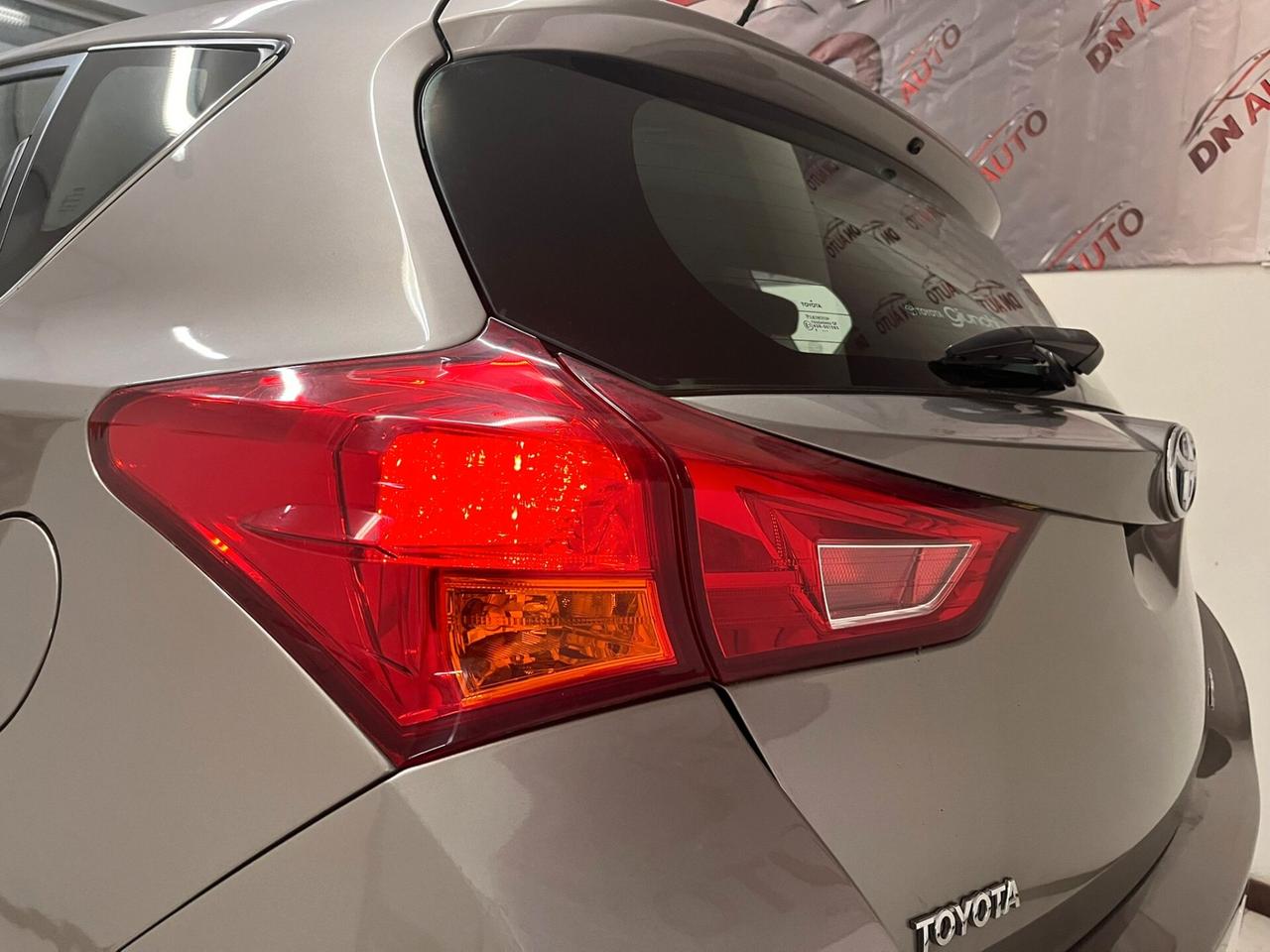 Toyota Auris 1.8 Hybrid Lounge