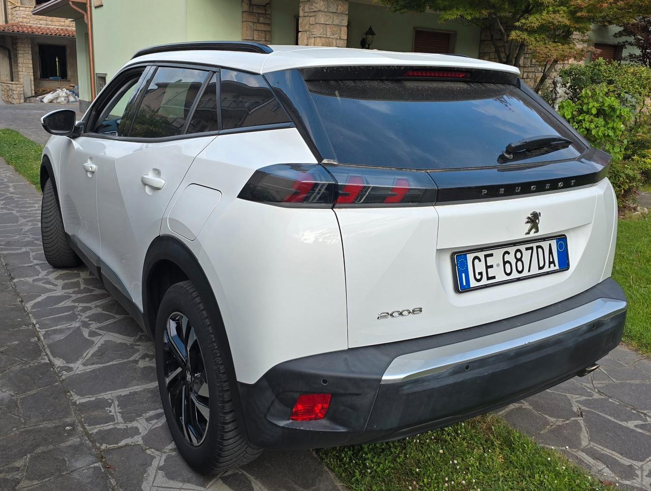 Peugeot 2008 BlueHDi 130 S&S EAT8 Allure Pack