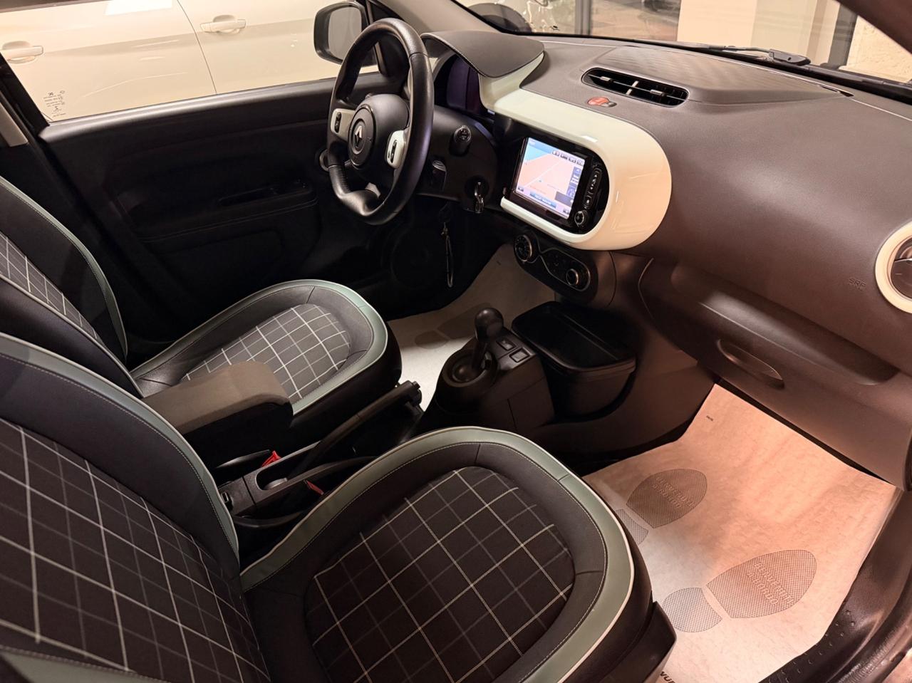 Renault Twingo automatica/pelle/led ed.La Parisienne