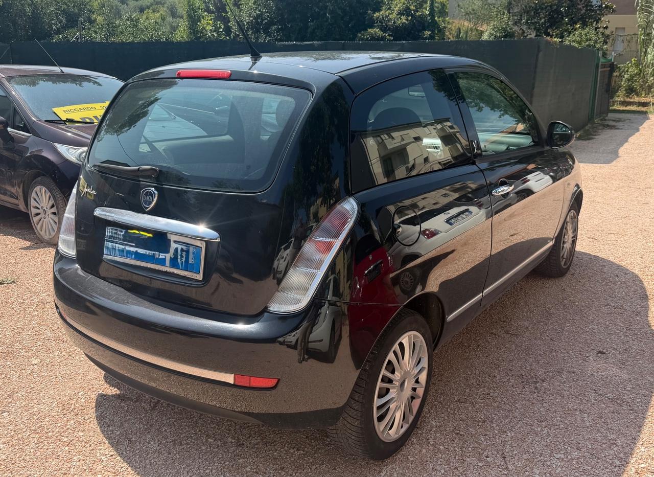 Lancia Ypsilon 1.3 MJT 75 CV Diva