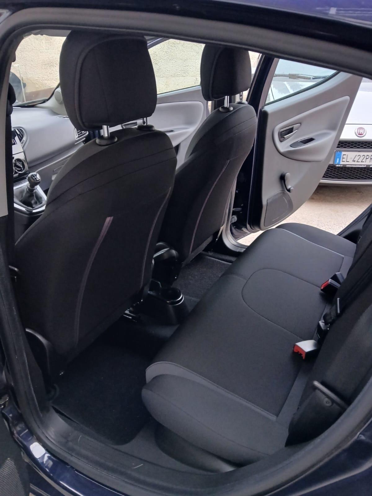 Lancia Ypsilon 1.2 69 CV 5 porte Gold dal nord Italia Toscana